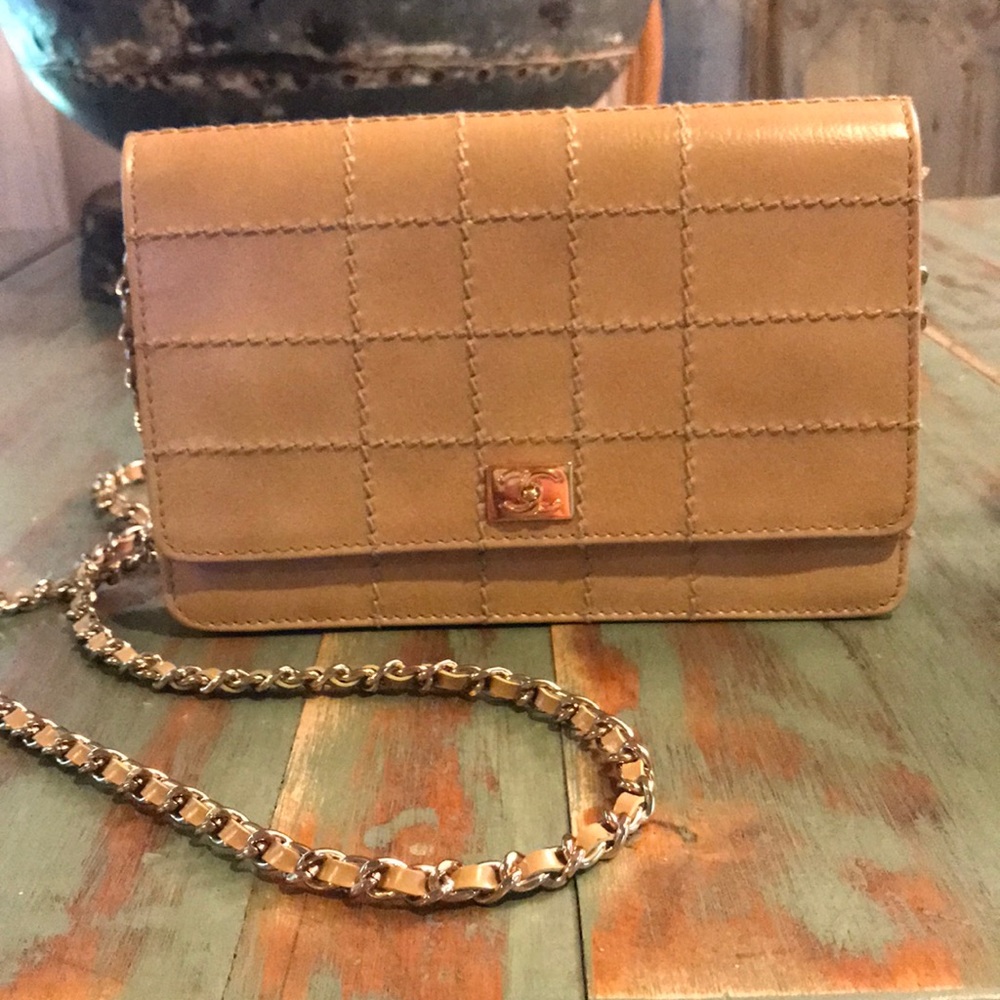 Chanel wallet on chain